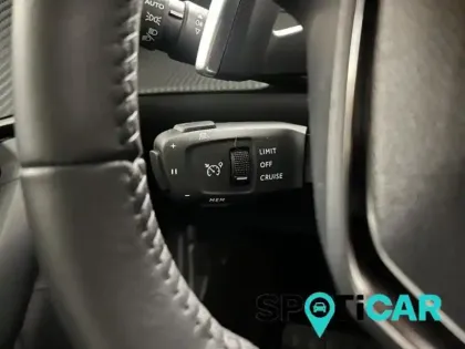 Photo 12 Peugeot 2008  1.2 Hybrid 136ch Allure e-DCS6