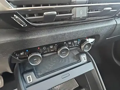 Photo 14 Citroën C4  PureTech 130ch S&S Shine Pack EAT8