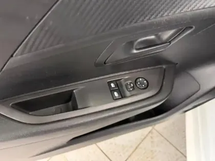 Photo 6 Peugeot 208  Affaire 1.2 PureTech 75ch S&S Premium