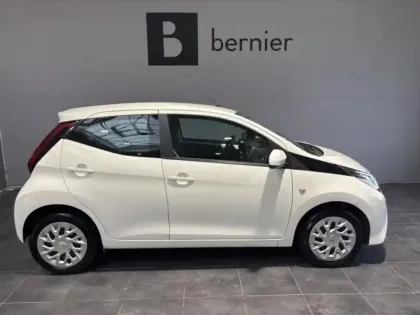 Photo 2 Toyota Aygo  1.0 VVT-i 72ch x-play 5P MY19