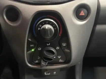 Photo 11 Toyota Aygo  1.0 VVT-i 72ch x-play 5P MY19