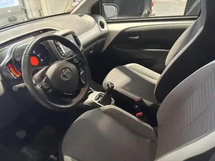 Photo 4 Toyota Aygo  1.0 VVT-i 72ch x-play 5P MY19