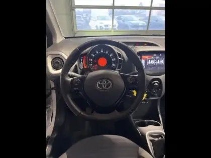 Photo 5 Toyota Aygo  1.0 VVT-i 72ch x-play 5P MY19