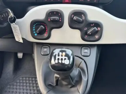 Photo 13 Fiat Panda  Classic 1.0 70ch BSG S&S Pandina