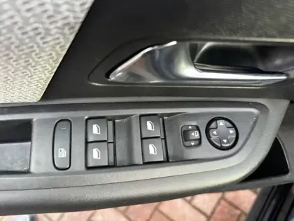 Photo 14 Citroën C4  PureTech 130ch S&S Shine EAT8