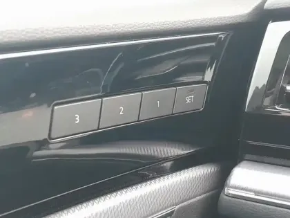 Photo 12 Volkswagen Touareg  3.0 TSI eHybrid 462ch R 4Motion BVA8