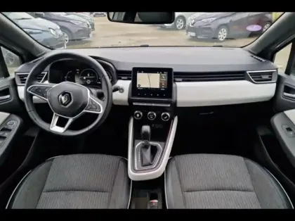 Photo 8 Renault Clio  1.6 E-Tech hybride 145ch Techno