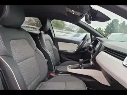 Photo 9 Renault Clio  1.6 E-Tech hybride 145ch Techno