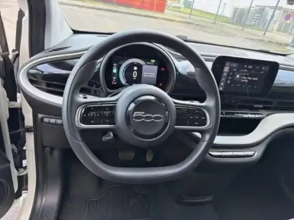 Photo 11 Fiat 500  e 95ch Action Plus