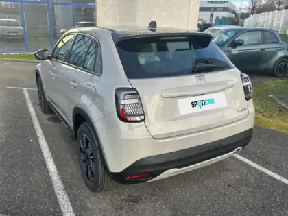 Photo 6 Fiat 600  1.2 Hybrid Turbo 110ch Icône eDCT6