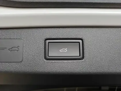 Photo 9 Volkswagen T-roc  1.5 eTSI 150ch R-Line DSG7