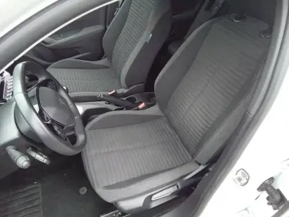 Photo 30 Peugeot 2008  BlueHDi 110 S&S BVM6