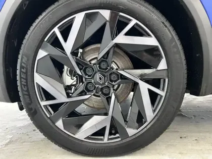 Photo 8 Renault Captur  E-Tech full hybrid 145 ch