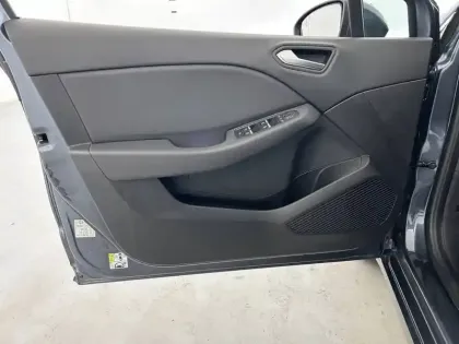 Photo 19 Renault Clio  E-Tech 140