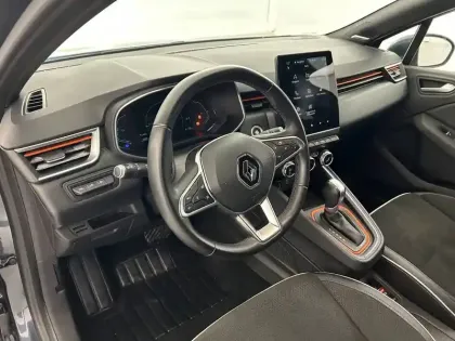 Photo 18 Renault Clio  E-Tech 140