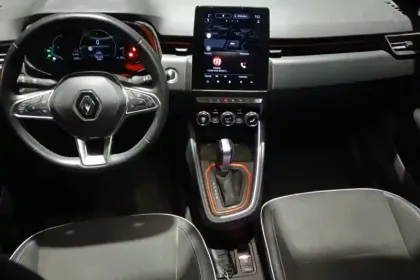 Photo 8 Renault Clio  E-Tech 140