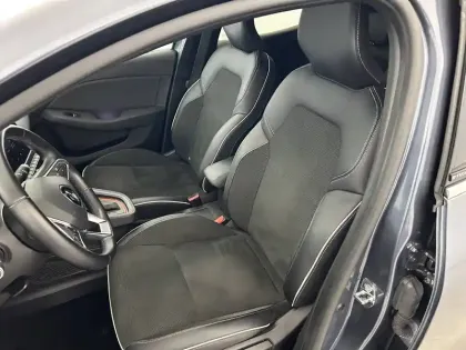 Photo 17 Renault Clio  E-Tech 140