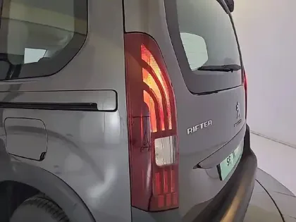 Photo 16 Peugeot Rifter  Standard BlueHDi 100 S&S BVM6 5pl