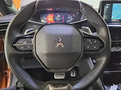 Photo 8 Peugeot 2008  PureTech 130 S&S EAT8