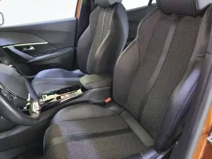 Photo 10 Peugeot 2008  PureTech 130 S&S EAT8