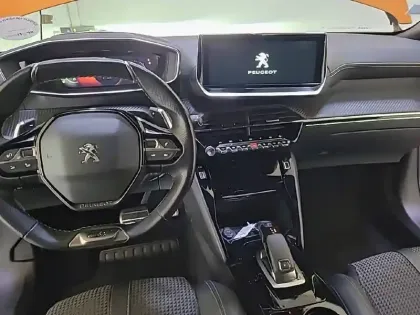 Photo 7 Peugeot 2008  PureTech 130 S&S EAT8