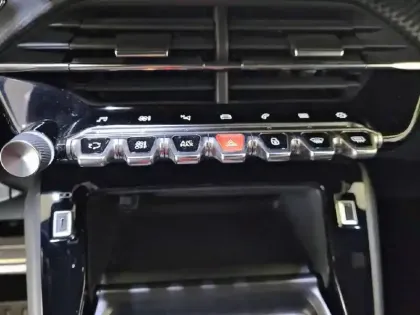 Photo 24 Peugeot 2008  PureTech 130 S&S EAT8