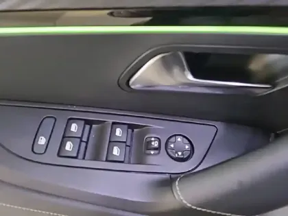 Photo 30 Peugeot 2008  PureTech 130 S&S EAT8