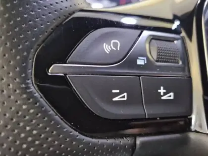 Photo 27 Peugeot 2008  PureTech 130 S&S EAT8