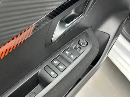 Photo 17 Peugeot 208  PureTech 75 S&S BVM5