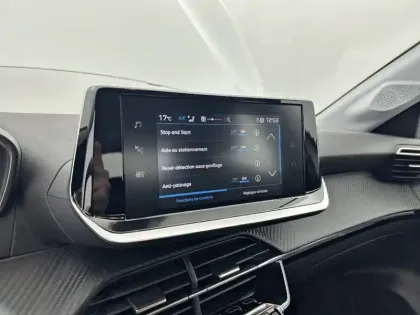 Photo 20 Peugeot 208  PureTech 75 S&S BVM5