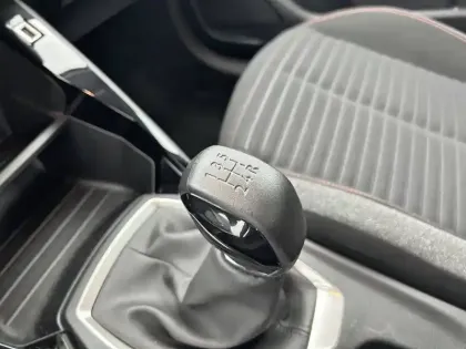 Photo 55 Peugeot 208  PureTech 75 S&S BVM5