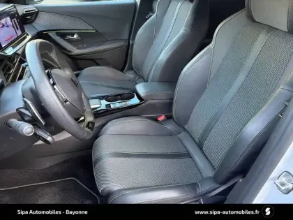 Photo 8 Peugeot 2008  PureTech 130 S&S EAT8