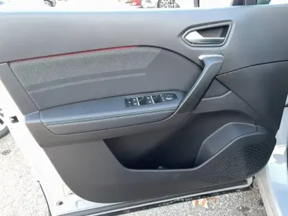 Photo 17 Renault Captur  E-Tech full hybrid 145 ch