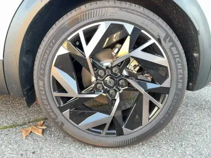 Photo 8 Renault Captur  E-Tech full hybrid 145 ch