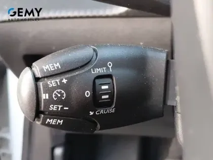 Photo 11 Peugeot 208  BlueHDi 100 S&S BVM6