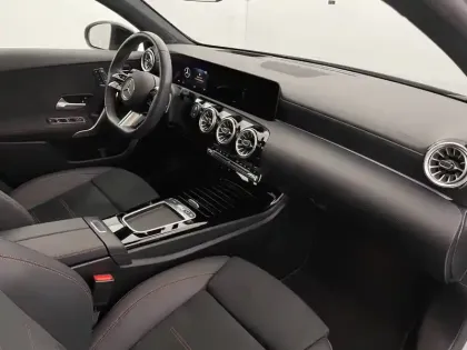 Photo 24 Mercedes Classe A  200 d 8G-DCT