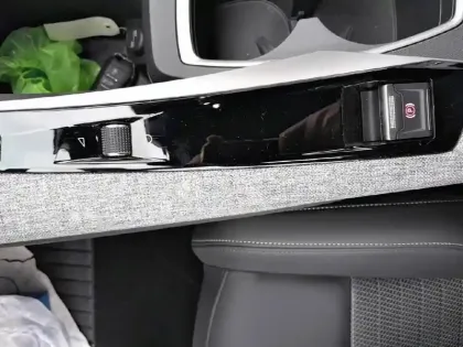 Photo 12 Peugeot 5008  Electrique 73 kWh 210 ch