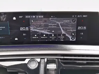 Photo 13 Peugeot 5008  Electrique 73 kWh 210 ch