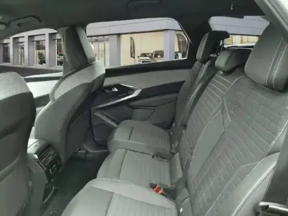 Photo 9 Peugeot 5008  Electrique 73 kWh 210 ch