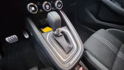 Photo 10 Renault Clio  E-Tech full hybrid 145