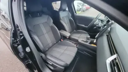 Photo 11 Renault Clio  E-Tech full hybrid 145