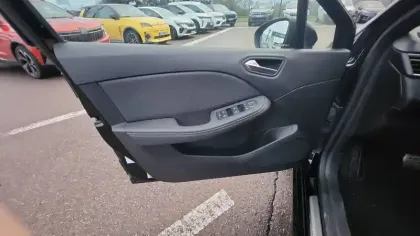 Photo 8 Renault Clio  E-Tech full hybrid 145