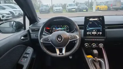 Photo 17 Renault Clio  E-Tech full hybrid 145