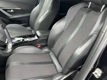 Photo 34 Peugeot 2008  BlueHDi 130 S&S EAT8