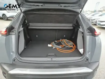 Photo 5 Peugeot 2008  Electrique 54 kWh 156 ch