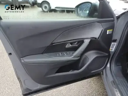 Photo 11 Peugeot 2008  Electrique 54 kWh 156 ch