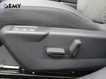 Photo 33 Peugeot 2008  Electrique 54 kWh 156 ch