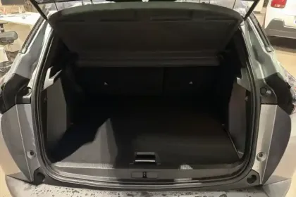 Photo 8 Peugeot 2008  PureTech 130 S&S EAT8