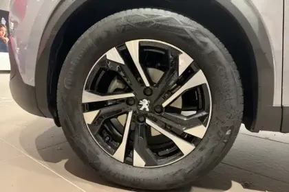 Photo 11 Peugeot 2008  PureTech 130 S&S EAT8