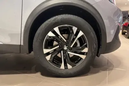 Photo 14 Peugeot 2008  PureTech 130 S&S EAT8